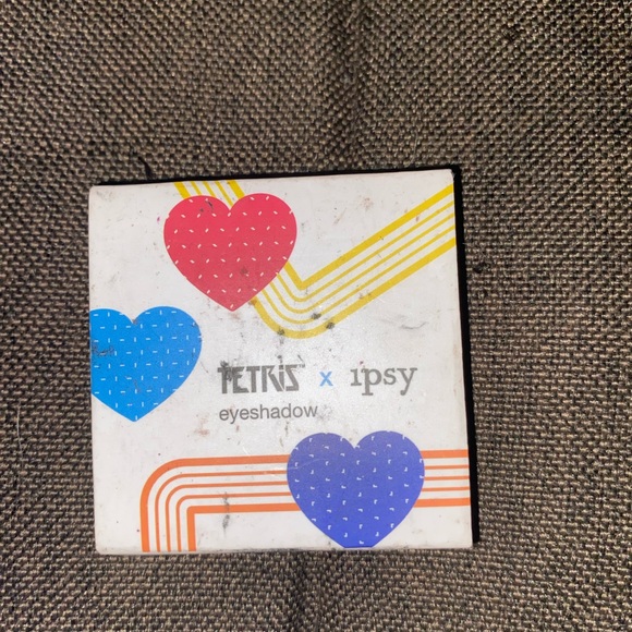 Eyeshadow palettes - Picture 1 of 15